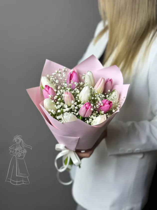 Букет из тюльпанов с гипсофилой