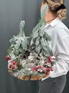 Новогодняя композиция на спиле с оленями