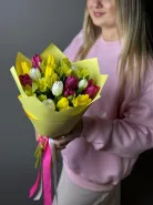 Букет из 15 тюльпанов с альстромериями