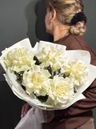 Нежный, белоснежный букет с белыми французскими розами.