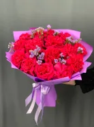 Красивый, большой букет из ярко- розовых французских роз