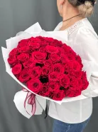 Шикарный букет из 51 красной розы.