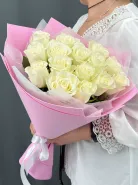 Нежный букет из 15 белых роз.