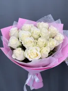 Нежный букет из 15 белых роз.