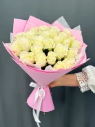 Нежный букет из 25 белых роз.