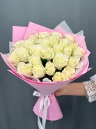 Нежный букет из 25 белых роз.