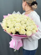 Большой букет из 51 белой розы.