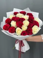 Букет из красных и белых роз 25 шт.