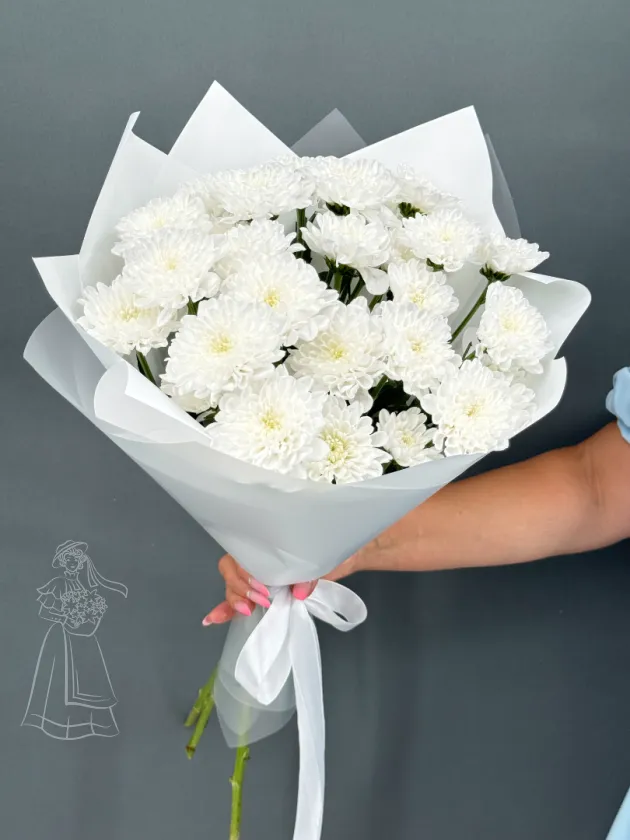 Стойкий букет из белых, кустовых хризантем