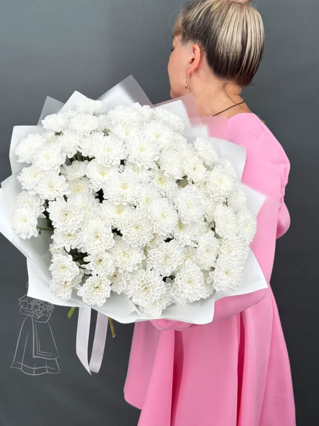 Большой букет из 15 белых, стойких хризантем