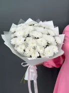 Стойкий букет из 9 белых хризантем