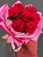 Букет 7 красных французских роз в розовом