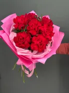 Букет 7 красных французских роз в розовом