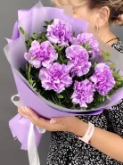 Стильный букет из лавандовых гвоздик