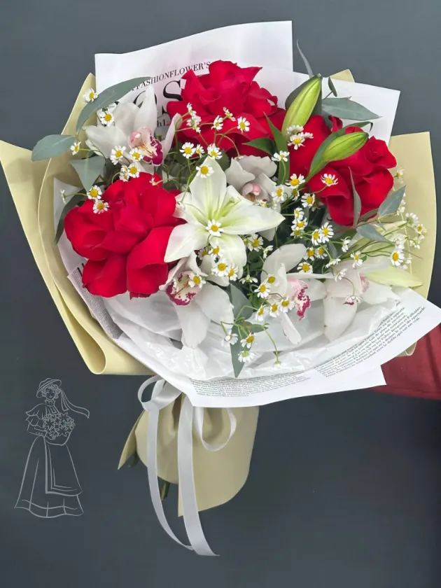 Авторский букет с ароматной лилией и французскими розами