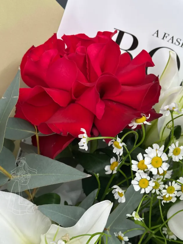 Авторский букет с орхидеями и лилией