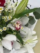 Авторский букет с орхидеями и лилией