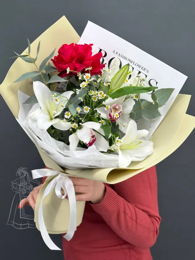 Авторский букет с орхидеями и лилией