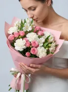 Букет Розовый рассвет из кустовых роз и диантусов