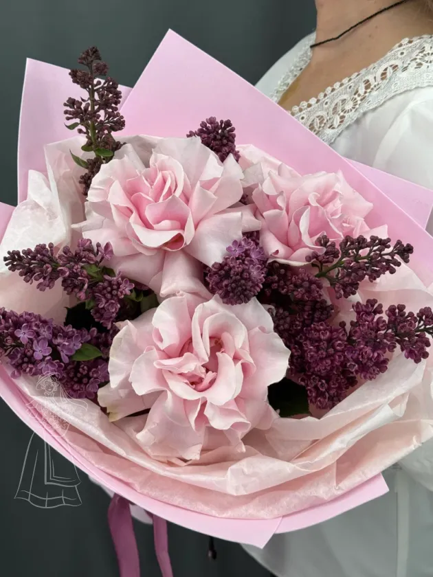 Букет Весенняя нежность из сирени и французских роз
