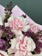 Букет Весенняя нежность из сирени и французских роз