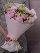 Ароматный букет из пионов и эустомы