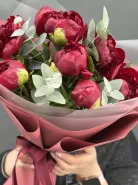 Букет из пионов Рубиновое сердце