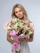 Нежный, воздушный букет белая и розовая альстромерия