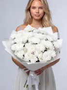 «Белая нежность» 9 белых кустовых хризантем