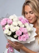 «Нежное облако» белые и розовые хризантемы 7 шт