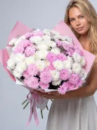 «Нежный рассвет» 15 белых и розовых хризантем