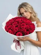 «Алое пламя» 51 красная роза в белом