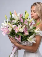 Нежные  белые и розовые лилии 7 веток