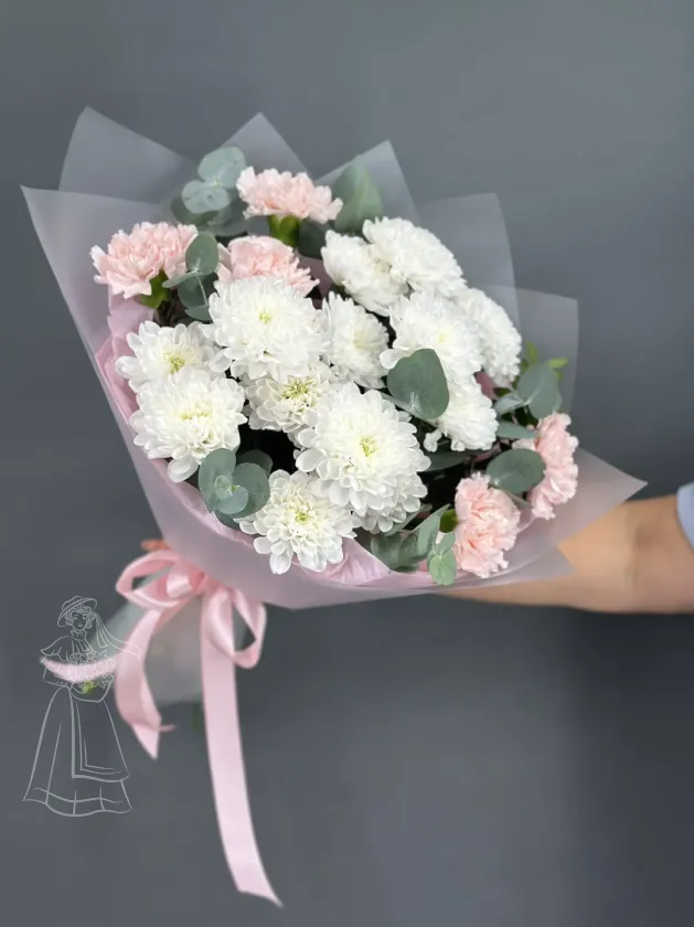 Нежное облако из белых хризантем и розовых диантусов