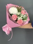 Авторский букет Розовый акцент с диантусами и альстромериями