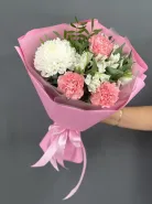Авторский букет Розовый акцент с диантусами и альстромериями