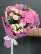 Нежный букет -комплимент из кустовой розы и хризантемы