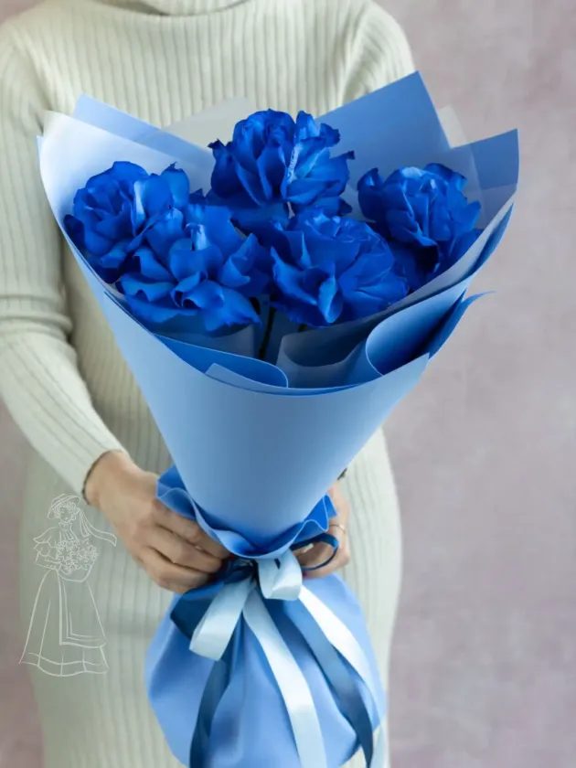 Стильный букет ажурные синие французские розы