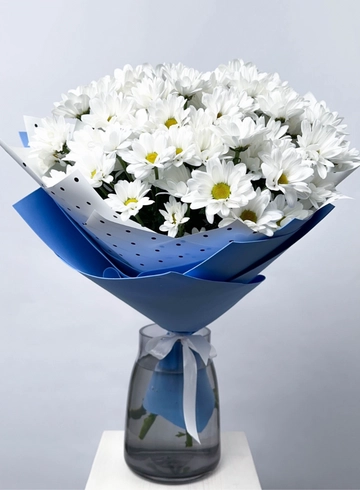 Милый букет из белой ромашковой хризантемы от интернет-магазина цветов в Норильске