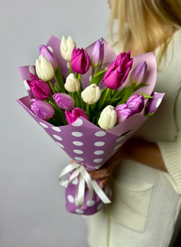 Весенний букет из 17 тюльпанов от интернет-магазина цветов в Норильске