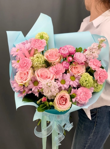 Букет из альстромерии, матиолы, кустовой хризантемы и зелени от интернет-магазина цветов в Норильске