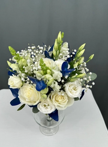 Бело-синий букет невесты  от интернет-магазина цветов в Норильске