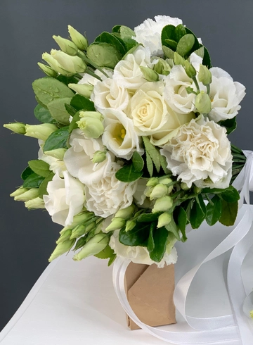 Букет невесты в белом цвете от интернет-магазина цветов в Норильске