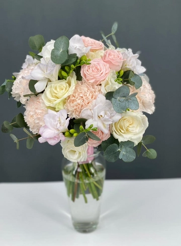 Букет невесты в нежно-розовых тонах от интернет-магазина цветов в Норильске