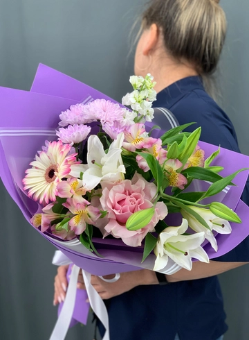 Букет с лилией и герберой от интернет-магазина цветов в Норильске