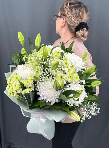 Букет из лилий, хризантем и гипсофилы от интернет-магазина цветов в Норильске