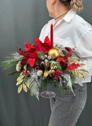 Новогодняя композиция в бокале со свечей от интернет-магазина цветов в Норильске