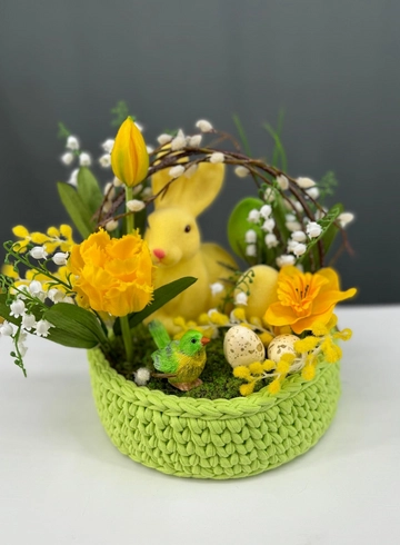 Пасхальная композиция в зеленой корзинке от интернет-магазина цветов в Норильске