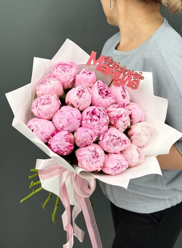 Букет из 19 розовых пионов от интернет-магазина цветов в Норильске