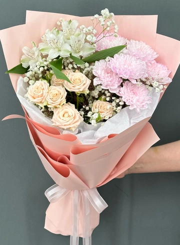Букет- комплимент в кремово- розовых тонах. от интернет-магазина цветов в Норильске